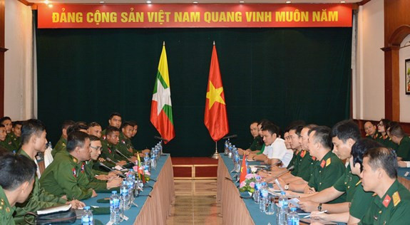 Oficiales jóvenes de Vietnam y Myanmar robustecen intercambio de experiencias ảnh 1