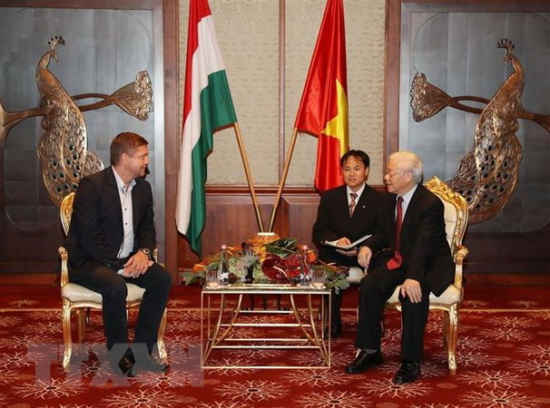 Dirigente partidista de Vietnam recibe a presidente del Partido Socialista de Hungría ảnh 1 Dirigente partidista de Vietnam recibe a presidente del Partido Socialista de Hungría ảnh 1