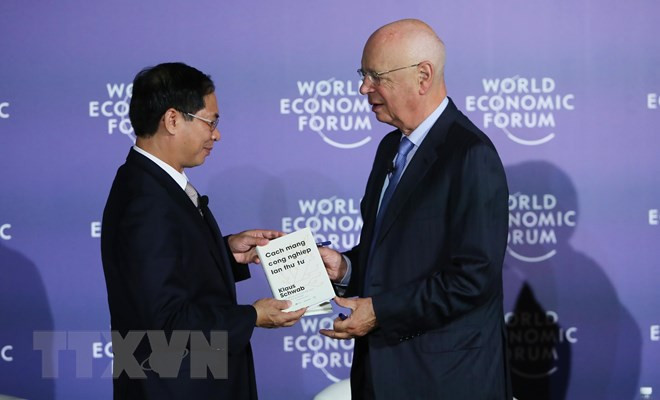 FEM-ASEAN: Presentan libro “La cuarta revolución industrial” en idioma vietnamita ảnh 1 FEM-ASEAN: Presentan libro “La cuarta revolución industrial” en idioma vietnamita ảnh 1