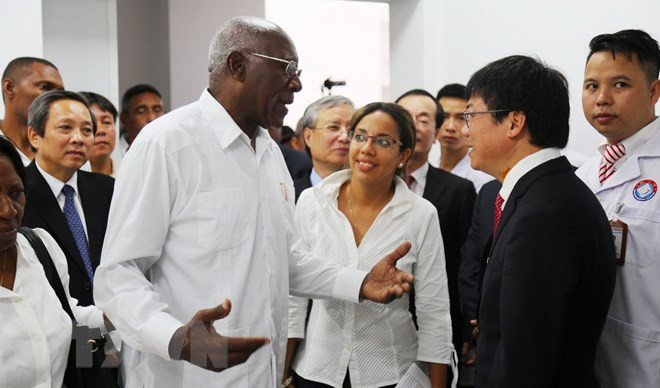 Delegación de alto nivel de Cuba visita Hospital de Amistad Vietnam- Cuba Dong Hoi ảnh 1 Delegación de alto nivel de Cuba visita Hospital de Amistad Vietnam- Cuba Dong Hoi ảnh 1