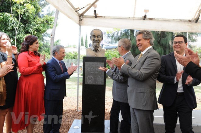 Develan busto de Presidente Ho Chi Minh en la ciudad mexicana de Guadalajara ảnh 1 Develan busto de Presidente Ho Chi Minh en la ciudad mexicana de Guadalajara ảnh 1