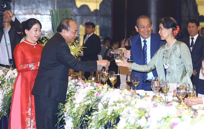 Premier de Vietnam invita a líderes mundiales a visitar su país como turistas ảnh 1