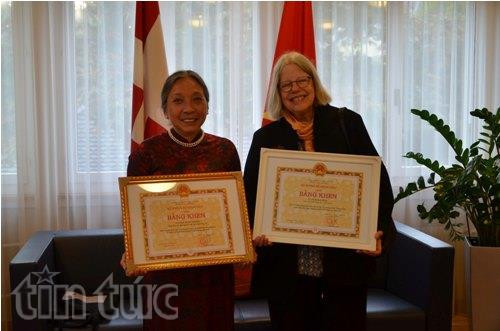 Honran a activistas con contribuciones al fomento de lazos Suiza – Vietnam ảnh 1 Honran a activistas con contribuciones al fomento de lazos Suiza – Vietnam ảnh 1