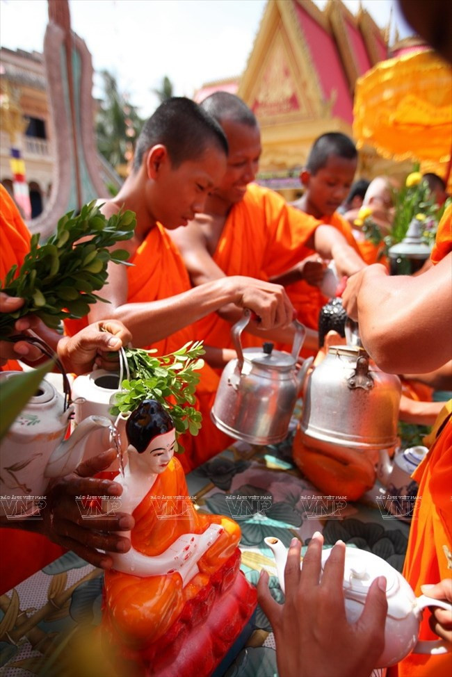 Felicitan a la Embajada de Camboya en Vietnam por fiesta de Chol Chnam Thmay ảnh 1 Felicitan a la Embajada de Camboya en Vietnam por fiesta de Chol Chnam Thmay ảnh 1