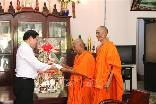 Felicitan a comunidad Khmer en Vietnam con motivo de su fiesta tradicional ảnh 1 Felicitan a comunidad Khmer en Vietnam con motivo de su fiesta tradicional ảnh 1