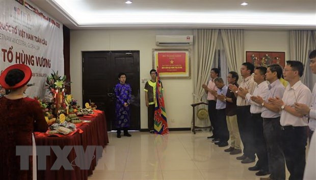 Vietnamitas en Malasia rinden homenaje a fundadores de la nación ảnh 1 Vietnamitas en Malasia rinden homenaje a fundadores de la nación ảnh 1