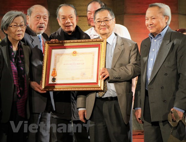 Connacionales y amigos franceses creen en brillante futuro de Vietnam ảnh 1 Connacionales y amigos franceses creen en brillante futuro de Vietnam ảnh 1