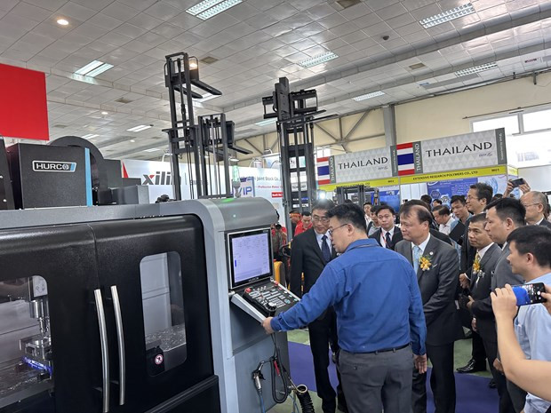 Diplomático japonés aconseja a Vietnam consolidar industrias de apoyo ảnh 2 Diplomático japonés aconseja a Vietnam consolidar industrias de apoyo ảnh 2