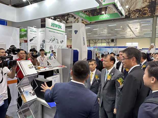Diplomático japonés aconseja a Vietnam consolidar industrias de apoyo ảnh 1 Diplomático japonés aconseja a Vietnam consolidar industrias de apoyo ảnh 1
