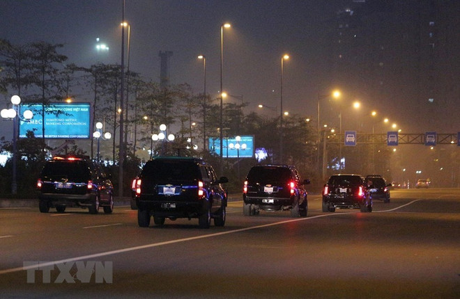 [Fotos] Presidente de Estados Unidos, Donald Trump, llega al hotel Marriott JW, en Hanoi ảnh 4