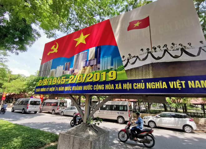 [Foto] Hanoi se viste de fiesta en Día de la Independencia ảnh 4