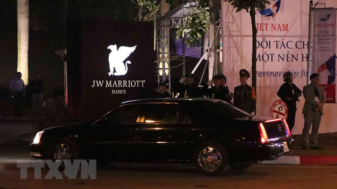 [Fotos] Presidente de Estados Unidos, Donald Trump, llega al hotel Marriott JW, en Hanoi ảnh 7