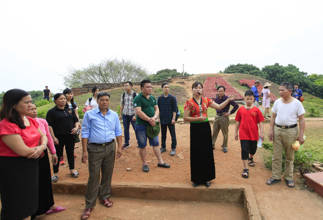 [Fotos] Antiguo campo de batalla de Dien Bien Phu atrae a turistas ảnh 3