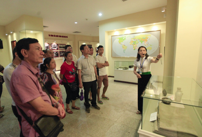 [Fotos] Antiguo campo de batalla de Dien Bien Phu atrae a turistas ảnh 7