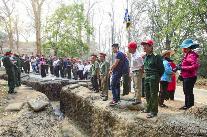 [Fotos] Antiguo campo de batalla de Dien Bien Phu atrae a turistas ảnh 5