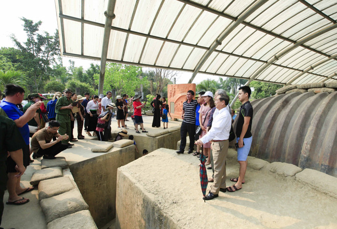 [Fotos] Antiguo campo de batalla de Dien Bien Phu atrae a turistas ảnh 6