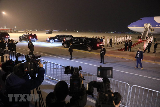 [Fotos] Presidente de Estados Unidos, Donald Trump, llega al hotel Marriott JW, en Hanoi ảnh 2