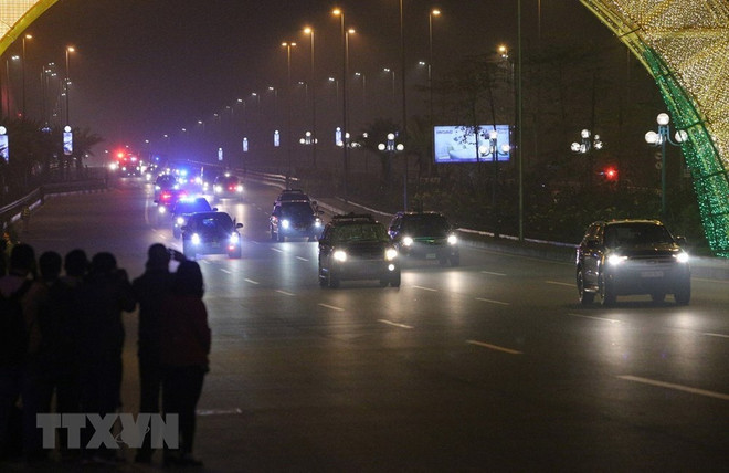 [Fotos] Presidente de Estados Unidos, Donald Trump, llega al hotel Marriott JW, en Hanoi ảnh 5