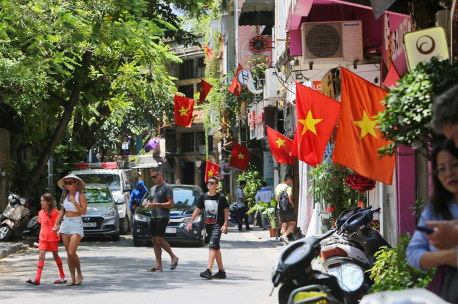 [Foto] Hanoi se viste de fiesta en Día de la Independencia ảnh 7