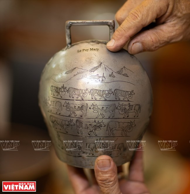 [Fotos] Bui Duc Tam, coleccionista de campanas en Ciudad Ho Chi Minh ảnh 21