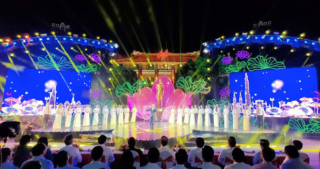 [Foto] Presentaciones artísticas en 50 aniversario del cumplimiento del Testamento del Presidente Ho Chi Minh ảnh 1