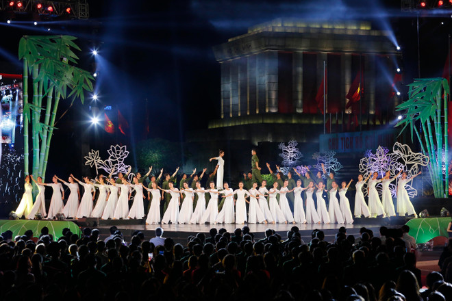 [Foto] Presentaciones artísticas en 50 aniversario del cumplimiento del Testamento del Presidente Ho Chi Minh ảnh 6