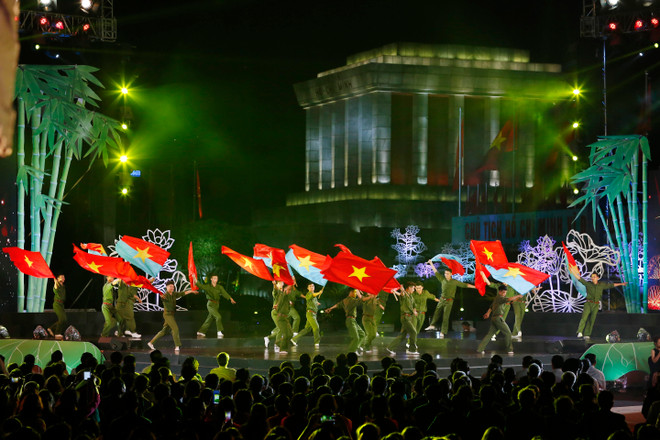 [Foto] Presentaciones artísticas en 50 aniversario del cumplimiento del Testamento del Presidente Ho Chi Minh ảnh 4