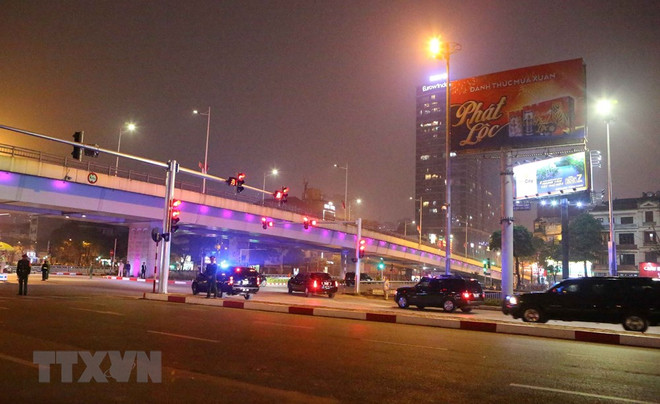 [Fotos] Presidente de Estados Unidos, Donald Trump, llega al hotel Marriott JW, en Hanoi ảnh 6