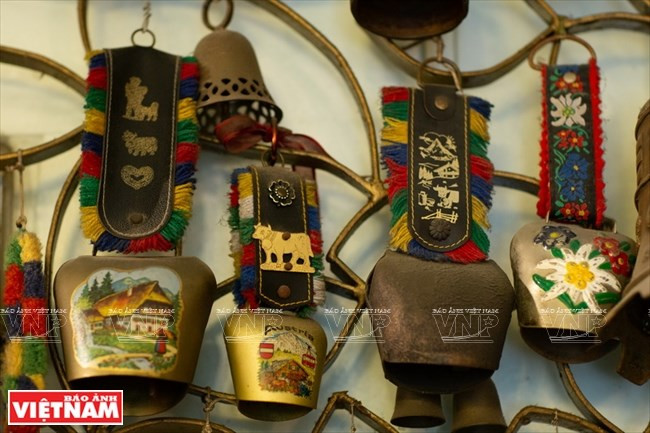 [Fotos] Bui Duc Tam, coleccionista de campanas en Ciudad Ho Chi Minh ảnh 14