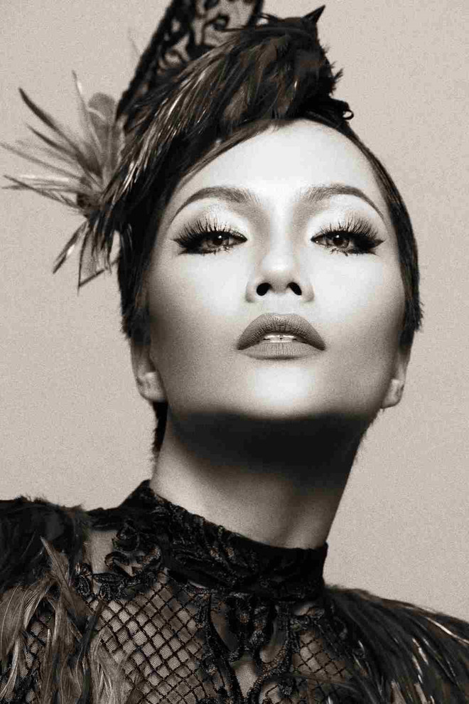 [Fotos] Miss vietnamita H’Hen Nie ganó título de Belleza Intemporal 2018 ảnh 2