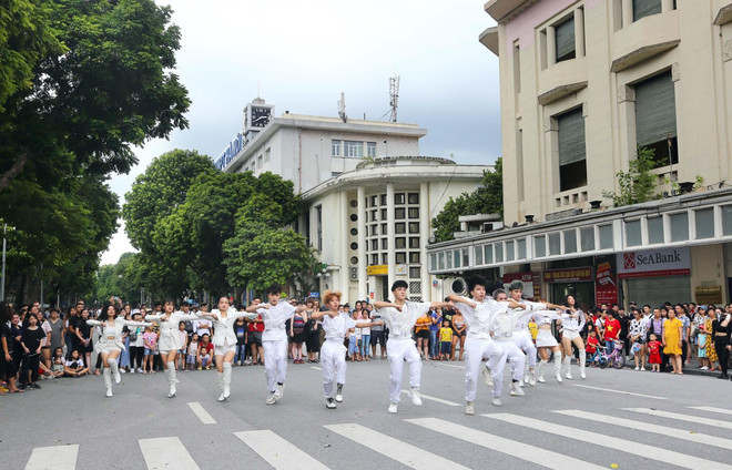[Foto] Las calles peatonales en el casco antiguo de Hanoi en la Fiesta Nacional ảnh 8