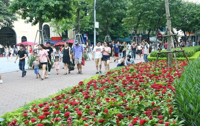 [Foto] Las calles peatonales en el casco antiguo de Hanoi en la Fiesta Nacional ảnh 3