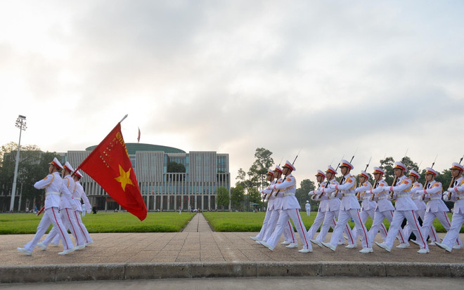 [Foto] Ceremonia de izamiento de la banda en Día de la Independencia ảnh 3