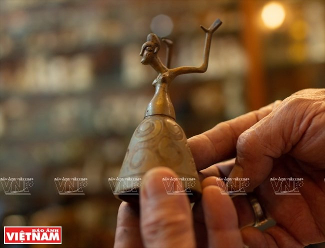 [Fotos] Bui Duc Tam, coleccionista de campanas en Ciudad Ho Chi Minh ảnh 10