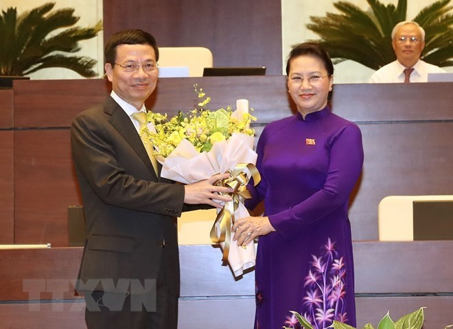 Parlamento de Vietnam aprueba designación de Nguyen Manh Hung como Ministro de Información y Comunicación ảnh 1 Parlamento de Vietnam aprueba designación de Nguyen Manh Hung como Ministro de Información y Comunicación ảnh 1