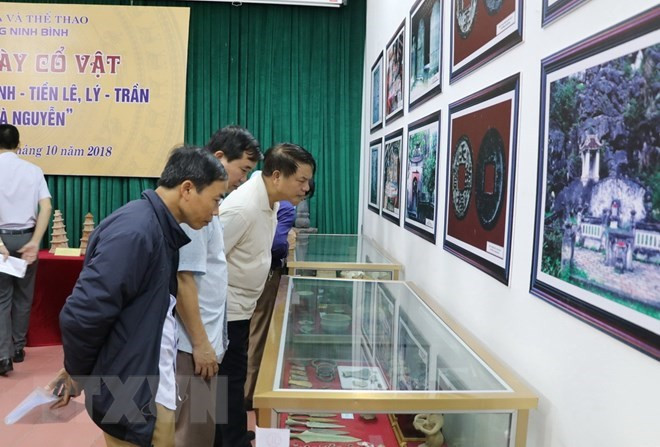 Exhiben artefactos de la cultura Dong Son y dinastías feudales de Vietnam en provincia de Ninh Binh ảnh 1