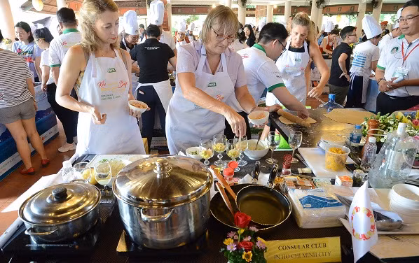 Efectúan concurso gastronómico para diplomáticos extranjeros en Vietnam ảnh 2 Efectúan concurso gastronómico para diplomáticos extranjeros en Vietnam ảnh 2
