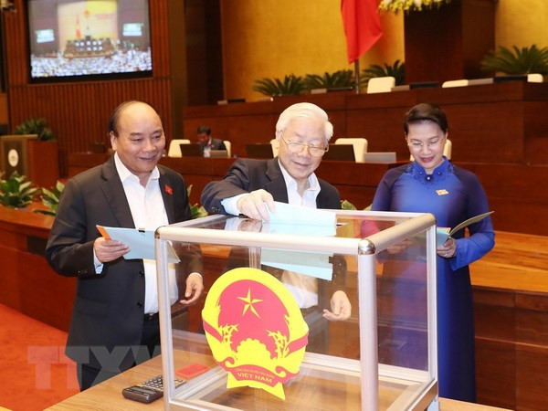 Parlamento vietnamita realiza votación de confianza en cuarta jornada de VI período de sesiones ảnh 1 Parlamento vietnamita realiza votación de confianza en cuarta jornada de VI período de sesiones ảnh 1