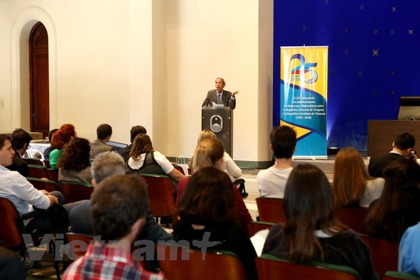 Conmemora 25 aniversario del establecimiento de relaciones Vietnam-Uruguay ảnh 1 Conmemora 25 aniversario del establecimiento de relaciones Vietnam-Uruguay ảnh 1