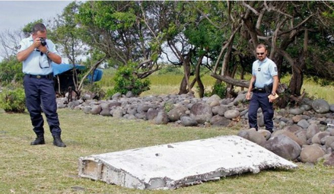 Encuentran en isla Reunión nuevo fragmento que podría ser del MH370 ảnh 1 Encuentran en isla Reunión nuevo fragmento que podría ser del MH370 ảnh 1