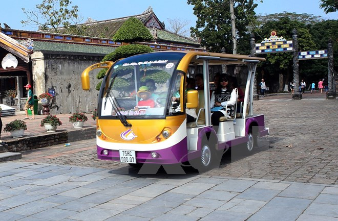 Experimentan en Vietnam vehículos eléctricos para promover turismo ảnh 1