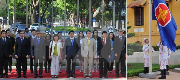 Izan bandera de ASEAN en Hanoi por aniversario de su fundación ảnh 1