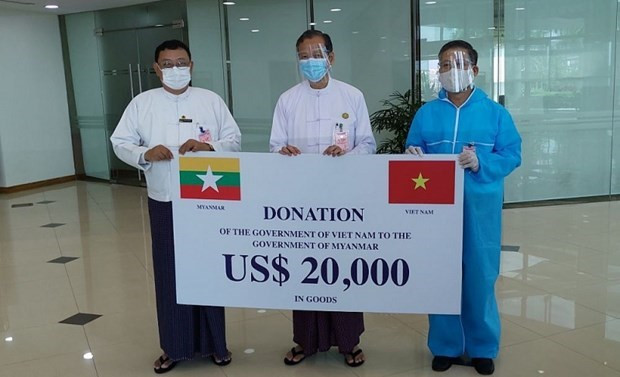 Vietnam entrega suministros médicos a Myanmar para apoyar la lucha contra COVID-19 ảnh 1 Vietnam entrega suministros médicos a Myanmar para apoyar la lucha contra COVID-19 ảnh 1