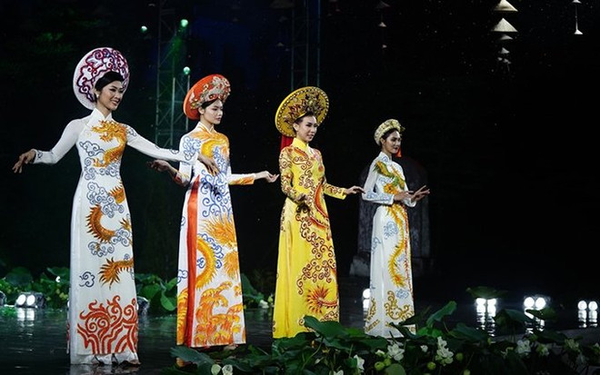 Festival resalta belleza del traje tradicional de Vietnam ảnh 1