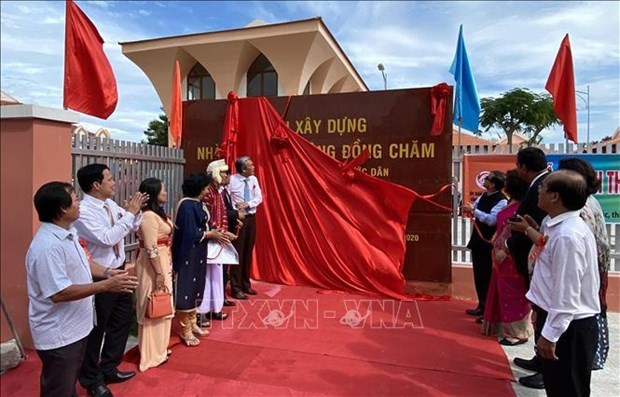 Inaguran casa de actividades comunitarias del grupo étnico Cham en provincia vietnamita ảnh 1 Inaguran casa de actividades comunitarias del grupo étnico Cham en provincia vietnamita ảnh 1