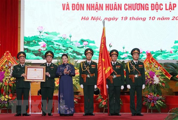 Presidenta del Parlamento vietnamita asiste al acto por los 70 años del Día Tradicional de periódico Ejército Popular ảnh 1 Presidenta del Parlamento vietnamita asiste al acto por los 70 años del Día Tradicional de periódico Ejército Popular ảnh 1