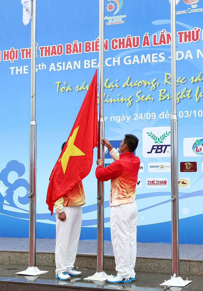 Izan bandera de los Juegos Asiáticos de Playa en Vietnam ảnh 1