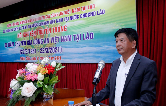 Celebran 60 aniversario del Día de expertos policiales vietnamitas en Laos  ảnh 1 Celebran 60 aniversario del Día de expertos policiales vietnamitas en Laos  ảnh 1