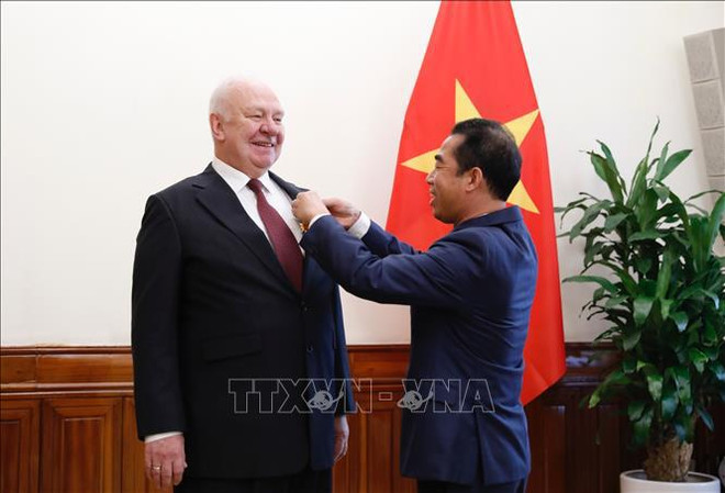 Confieren Medalla de Amistad de Vietnam a embajador de Rusia ảnh 1 Confieren Medalla de Amistad de Vietnam a embajador de Rusia ảnh 1