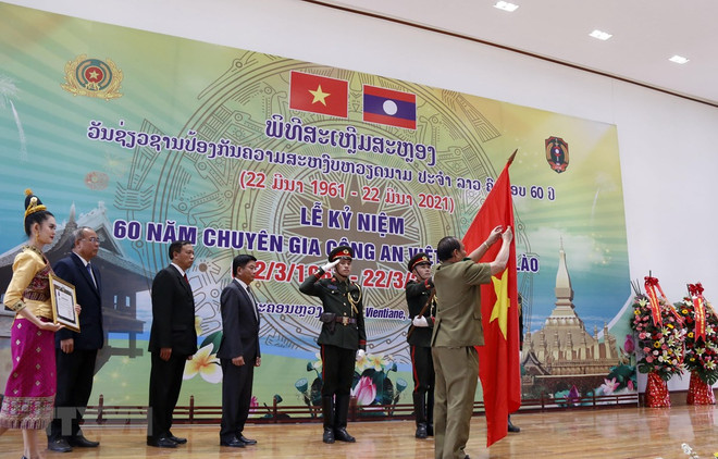 Mitin rememora 60 años del envío de expertos policiales de Vietnam en apoyo a Laos ảnh 1 Mitin rememora 60 años del envío de expertos policiales de Vietnam en apoyo a Laos ảnh 1